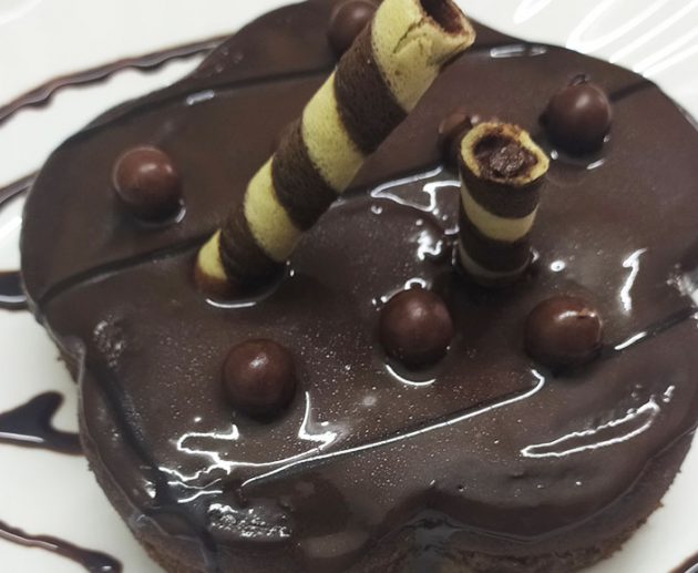 chocolate cake featured