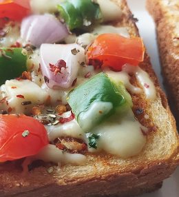 How to Make Cheesy Garlic Bread Pizza