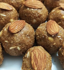 Atta Pinni | Winter Special Punjabi Pinni | Gond, Sonth ke Dry Fruit Atta Laddu